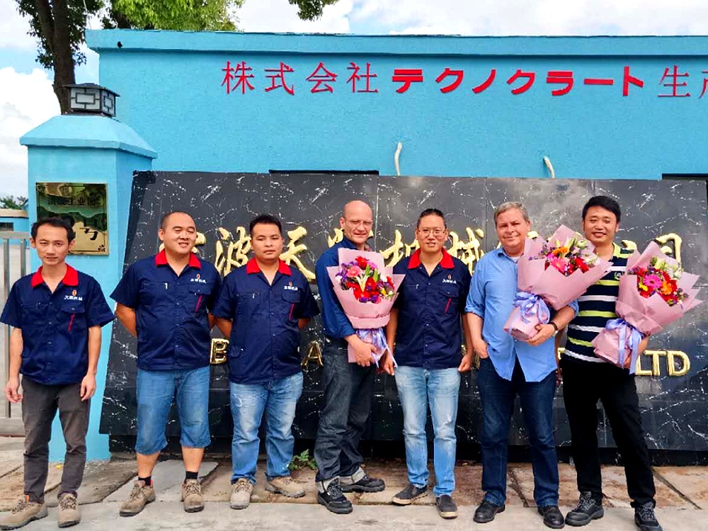 與德國(guó)客戶合影