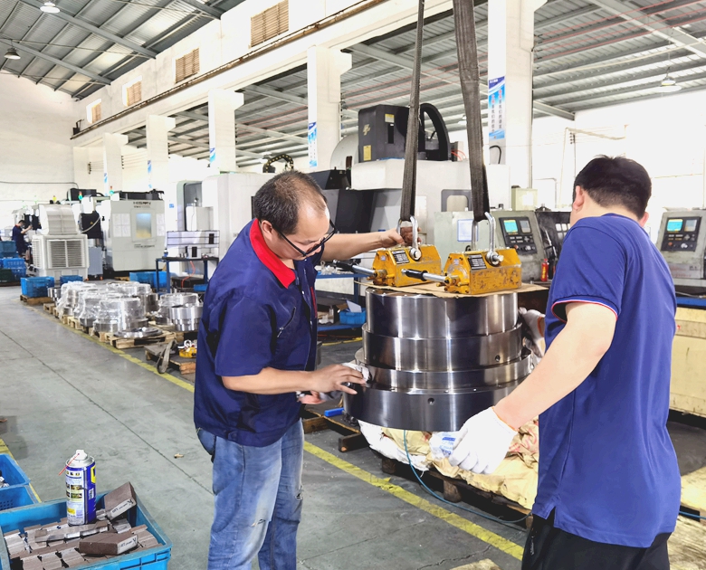 吊裝大型機(jī)加工零件